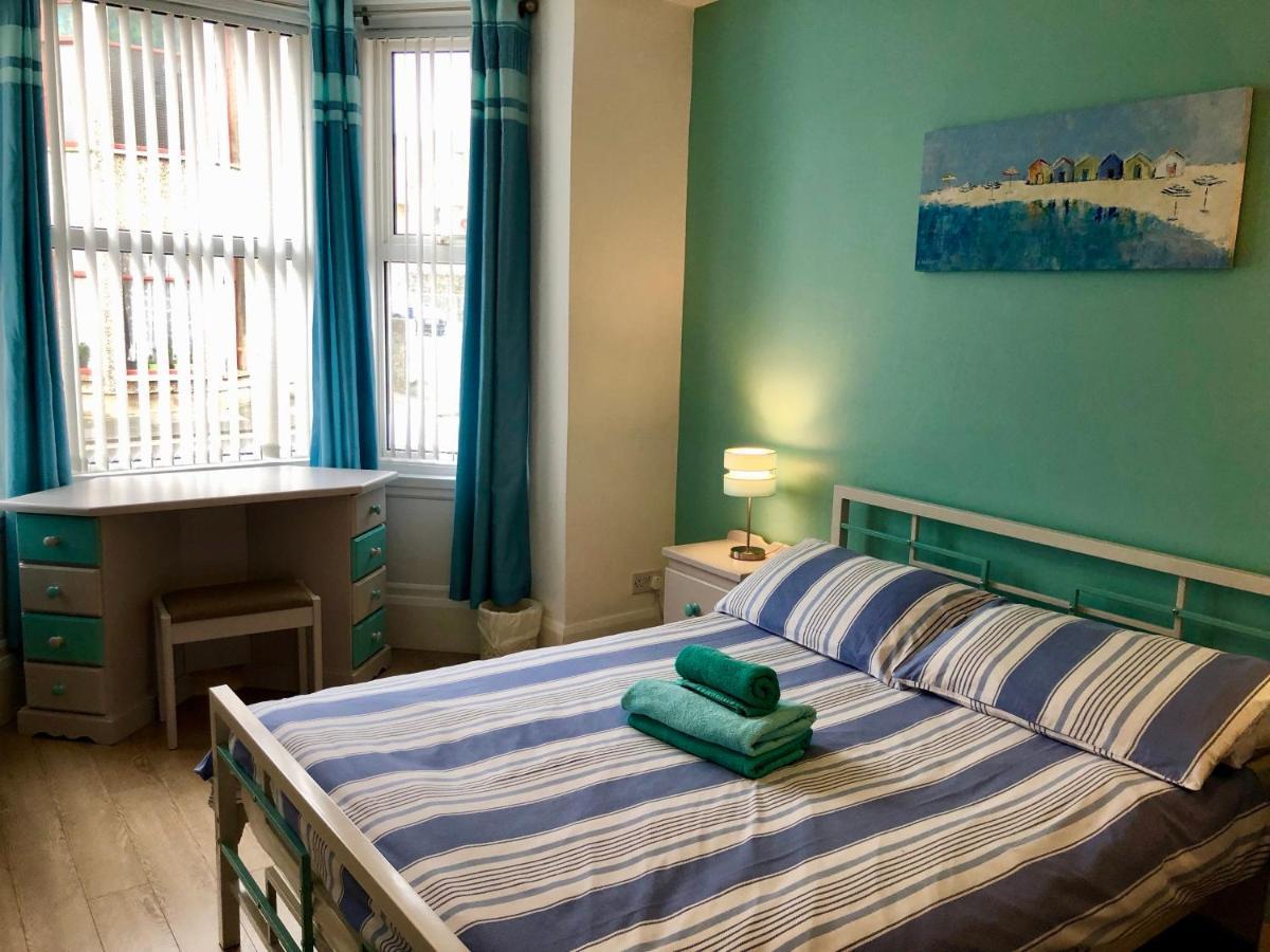 Portrush Holiday Hostel Guesthouse Exteriör bild